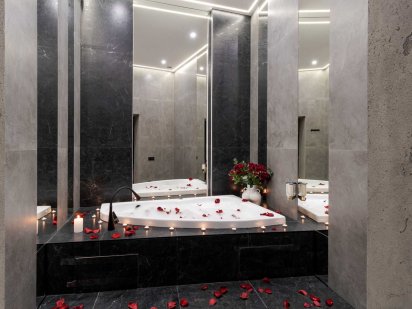 Однокімнатний варіант з джакузі у центрі Львов