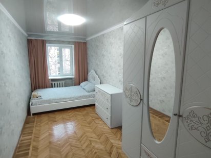 Трикімнатна Квартира Подобово  пара 1200 Погодинно 700 ( Центр..АТБ) Николаев