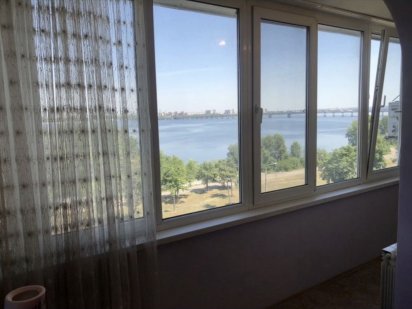 Центр.Набережная вид на Днепр. Вокзал Дніпро