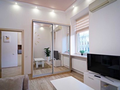 Квартира посуточно Дерибасовская Греческая  2 спальни  кухня-студия Одеса