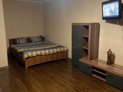 Своя 1 ком. посуточно , почасово . Русановка  ст.Левобережная 5 мин. Київ