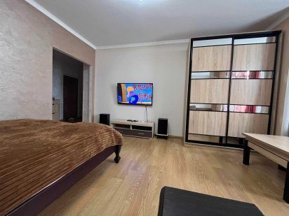 Власник . Подобово. вул Мазепи, 1, ТЦ. СПАРТАК. Лікарня  Пантелеймона Львов