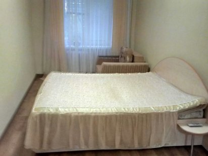 Посуточно 3 кк. Рядом с соборной недалеко от Варваровского Моста. Миколаїв