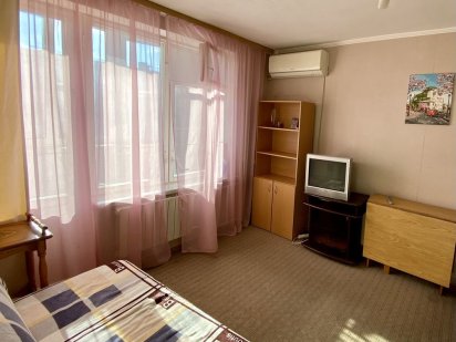 Почасово/Посуточно Амосова, Надія, МВД, Черняховского, Документы Киев