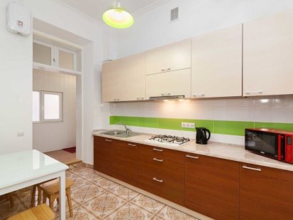 Подобово 2 кімнати Ізольовані , Центр, для 4-6 осіб Грушевського 9 Львів