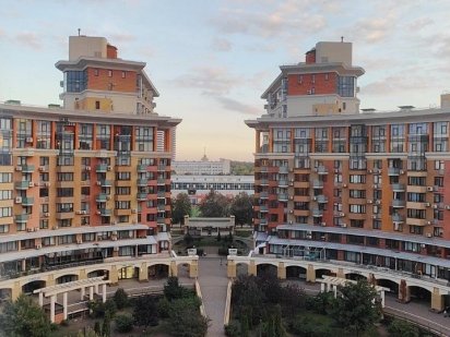 Подобово вул. Юлії Здановської 71г  поряд Інститут Раку Київ