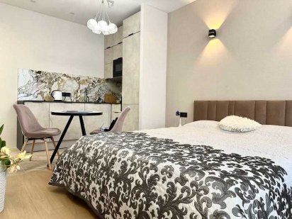 Погодинно, подобово, новобудова поруч готеля Гетьман Львов