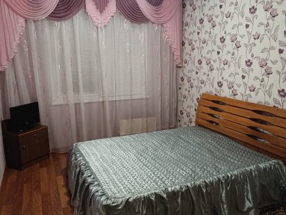 Посуточно 1 к.кв. г. Харьков . м.Индустриальная.ул.Мохначанская д.79 Соломонове