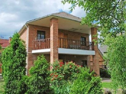 Посуточная аренда дома 250 кв. Метро Левобережная. До 20 человек. Киев