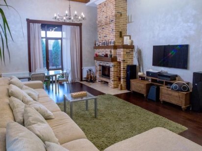 Будинок по добово  , в зеленій частині міста