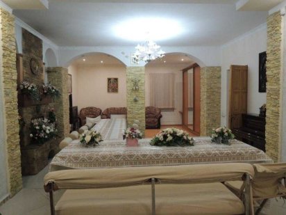 Гостьовий будинок до 25 осіб з альтанкою та сауною Київ