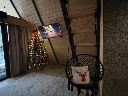 Будиночок для відпочинку в горах з чаном та банею