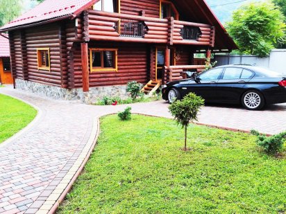 Дерев'яний котедж будинок Русская Поляна