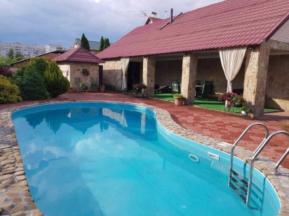 Будинок подобово 300 кв.м з теплим бассейном, сауною, більярдом Святопетрівське