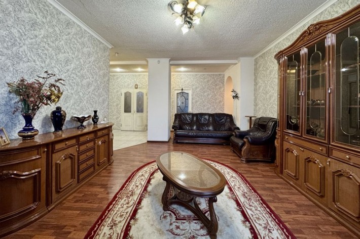 4 кімн; 2кв в 1; пр.Т.Шевченко МегаСпорт 135кв.м - фото 1