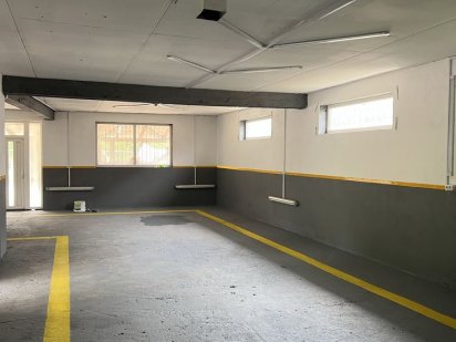 Здається гараж з навесами і великою територією Виноградов