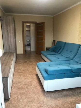 Продам 2х.квартиру. Рядом парковая зона. Транспорт - фото 1