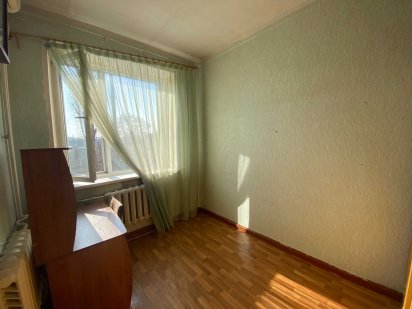 Продаж малосімейки біля автосалону Тойота Кременчуг