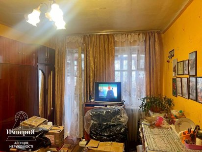 Продам комнату с балконом на Крытом Рынке.