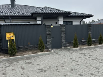 Дуплекс в лісовій Бучі біля лісу. Буча