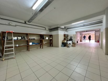 Гараж 60 кв.м на два автомобілі в Центрі