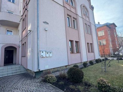 3 кім квартира в будинку клубного типу