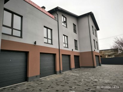 Гараж для електромобіля з зарядною станцією Мандриківська Перемога1 Днепр