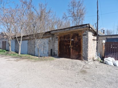 Продам капітальний гараж. По Вул. Ветеранів Праці. За " космосом ". Кривий Ріг