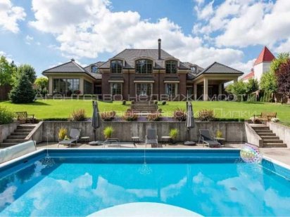 Аренда дома 550м2 Стоянка Стоянка