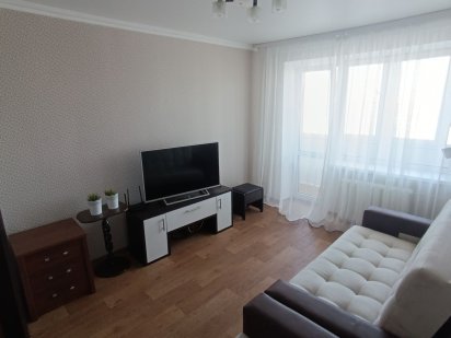 Центр міста. Подобово 2-х кімнатна квартира з видом на вітряки. Краматорск