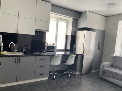 Нова квартира студія. Подобово ,оренда. Умань