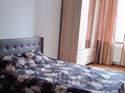 Подобово біля будинку Офіцерів Винница