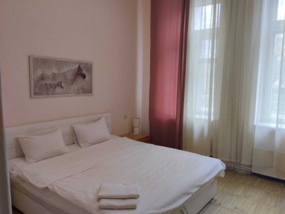 Роздільна 2 кімнатна на Майдані Незалежності Київ