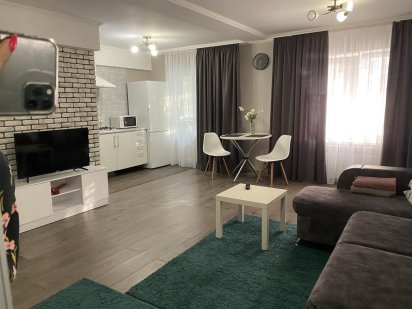 Подобово, 1 поверх, квартира-студія, центр, малий ринок, проспект