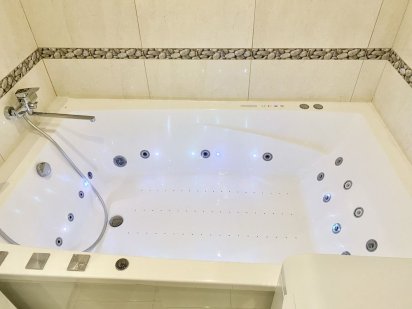 (2)Квартира подобово з двомістним Джакузі метро Наукова Госпіталь