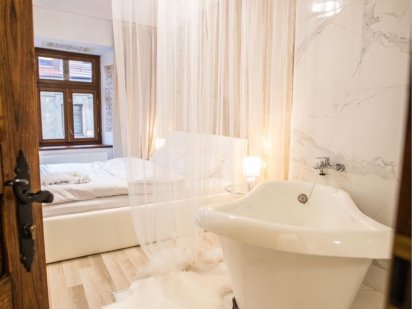 Сучасна подобово стильна квартира в центрі на вул. Галицькій Львов