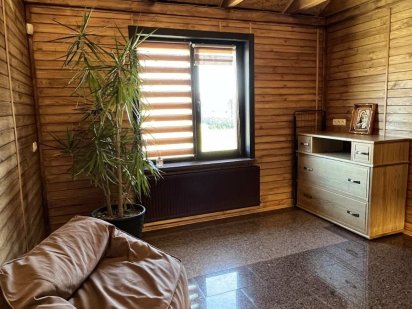 Будинок, баня та чан - джакузі