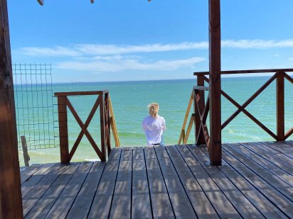 Bukhta. Бухта.  Свій пляж. Це про любов до моря. Новая Дофиновка