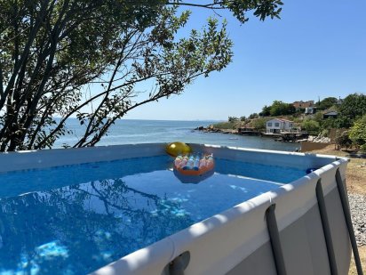 Дом на море с двумя спальнями Нова Дофінівка