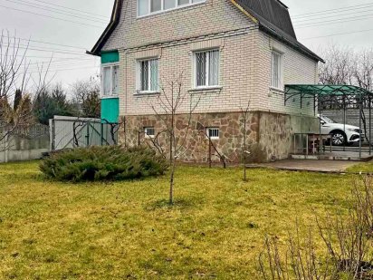 Двухэтажный дом с ремонтом и коммуникациями в Гайке.