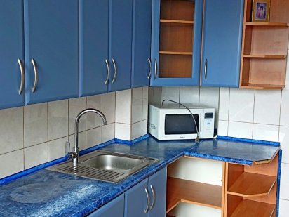 Трехкомнатная на Некрасова (Зенитного полка) с хорошим косметическим ремонтом. Белая Церковь