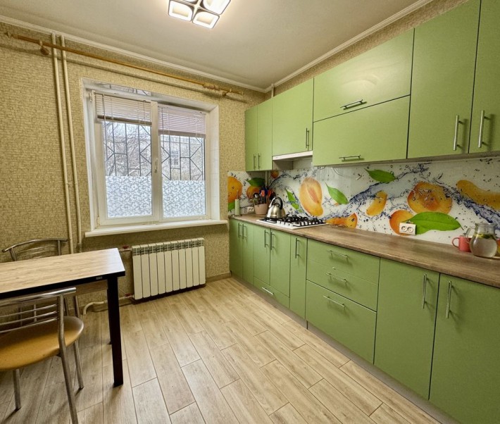 Продам простору 5к квартиру з ремонтом на проспекті Свободи - фото 1