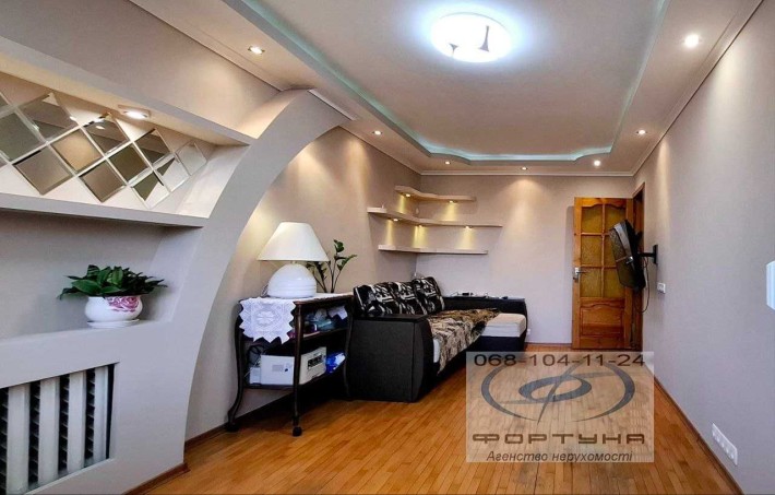 3-кім. кв. З ГАРНИМ РЕМОНТОМ по вул.Героїв Майдану - фото 1