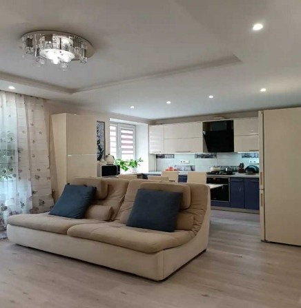 Продам 3к на Артема, 90-Б. Ремонт. Авт. отопление газ. - фото 1