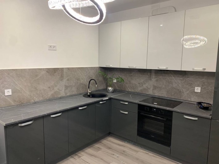 Продаж 2к квартири 70 кв. м на вул. Олександрівська 3 - фото 1