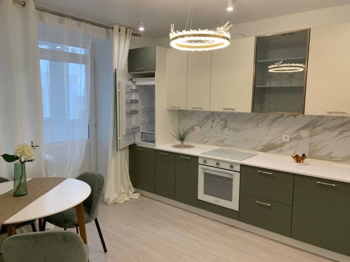 Продаж 3к квартири 97.7 кв. м на вул. Олександрівська 1 - фото 1