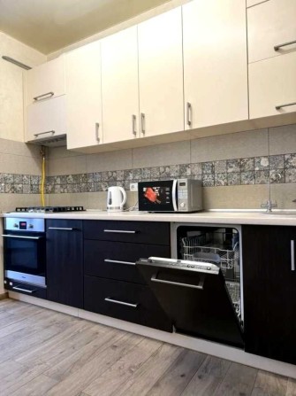 Срочно продам 2х комн кв м Армейская 3/5 с капит ремонтом - фото 1