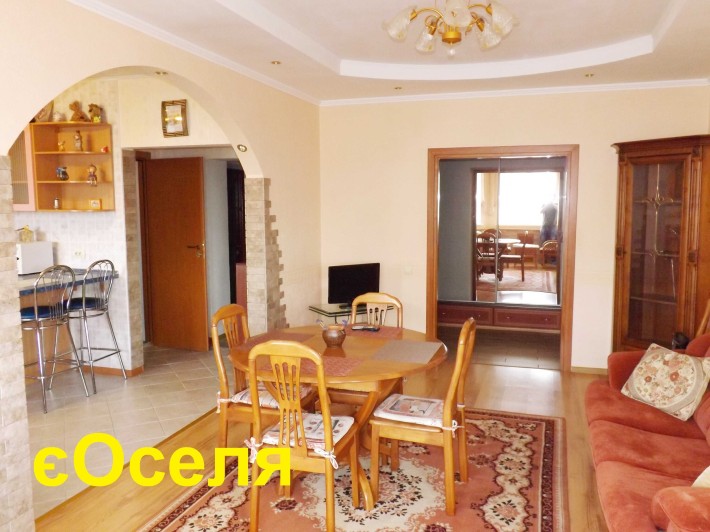 Продам 3-ком г. Буча бул. Б. Хмельницкого 4 ЦЕНТР, общ. 88 м2 - фото 1