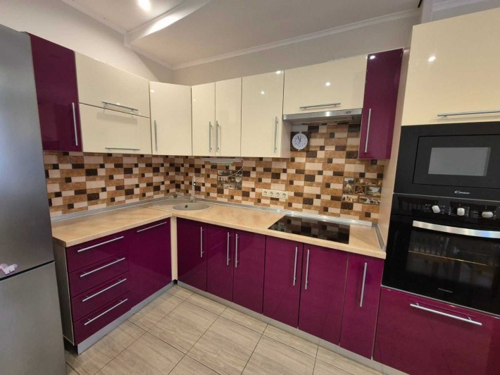 Велика 1-кімнатна квартира - 47 м.кв з ремонтом! Комора в подарунок - фото 1