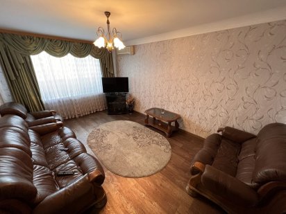 Продаж 3-кімнатної Центр, ремонт, 67м2, покращений план Кременчуг